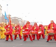 全城狂欢！乌苏社火锣鼓喧天闹元宵